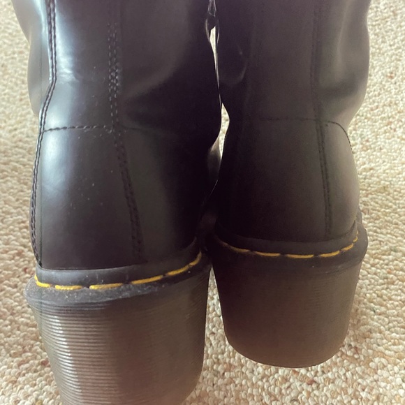 Size 8 Doc Martens. Great used condition with barely any scuff marks ( see pics) - Picture 3 of 9